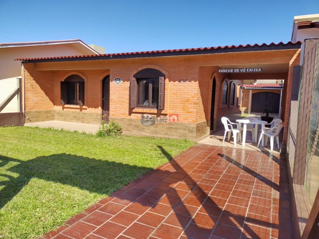 CASA MOBILIADA EM ARROIO DO SAL-RS